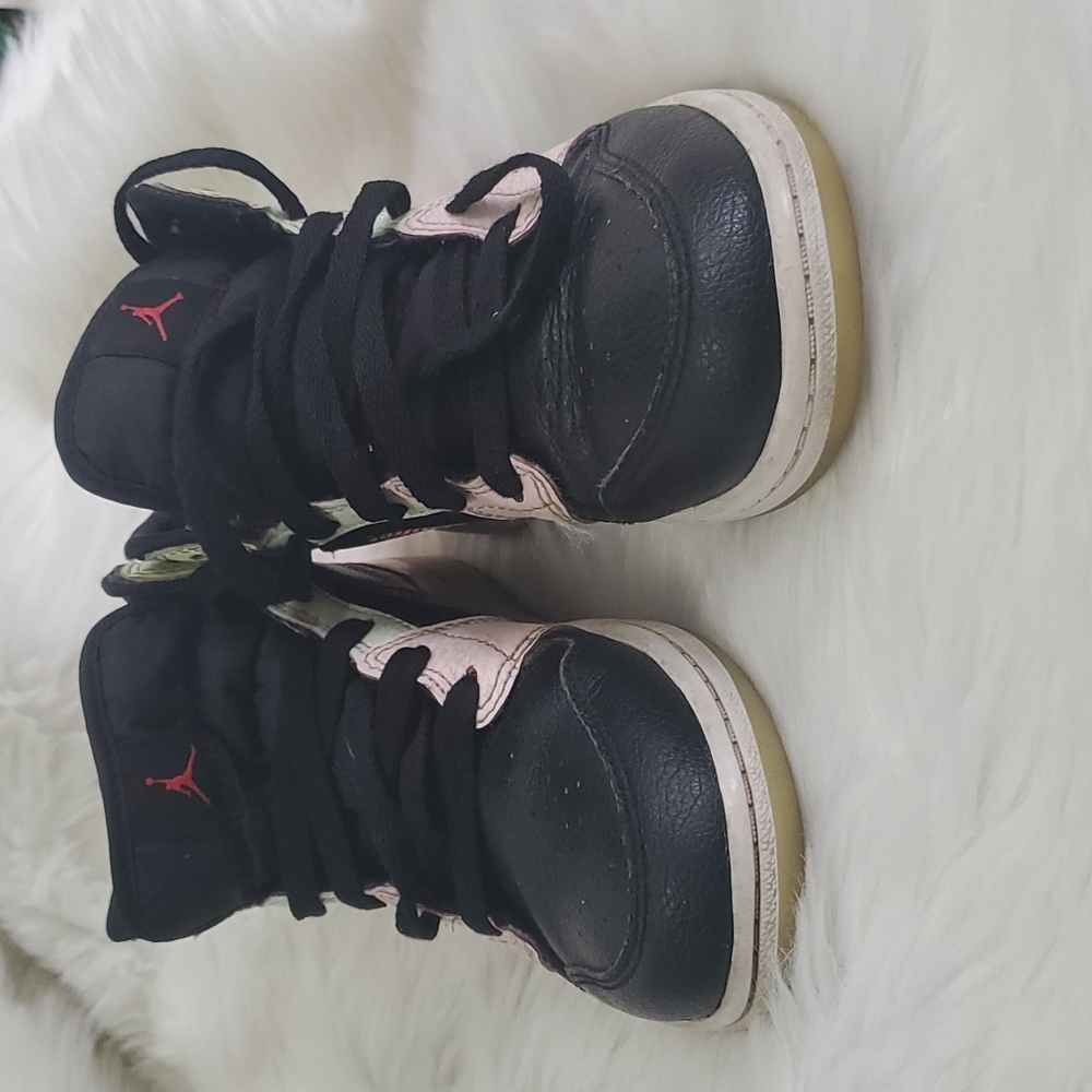 Nike Air Jordan Sneakers Shoes unisex leather size 2Y - Picture 7 of 8